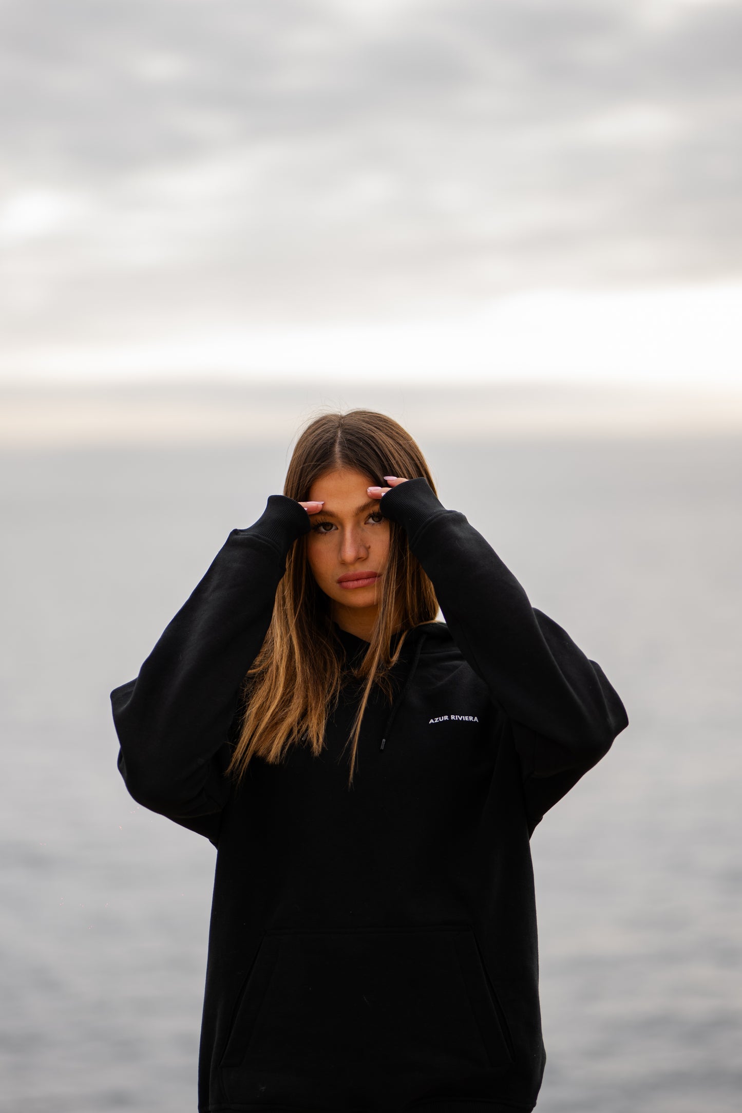 sweat a capuche Azur Riviera shooting photo cassis.