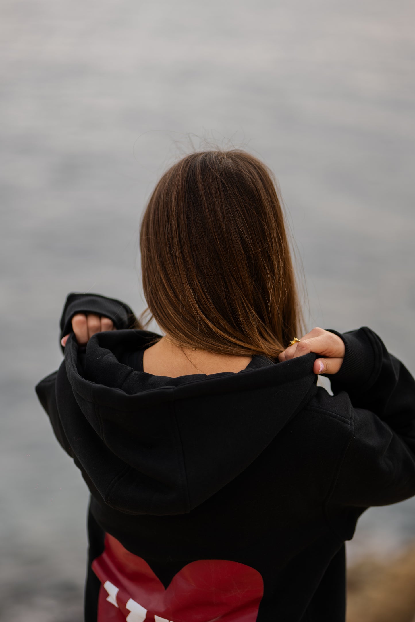 sweat a capuche Azur Riviera shooting photo cassis.